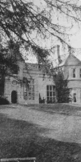 Completed work of the Eastern facade in October 1914
