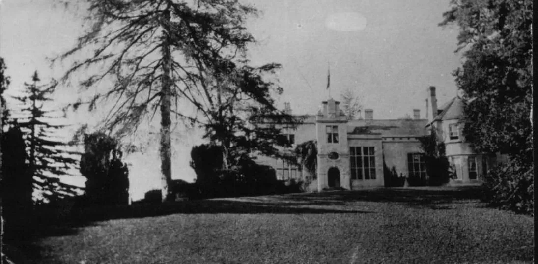 A historic photograph taken in 1914. Sir Clough Williams-Ellis redesigned the front entrance in 1912.